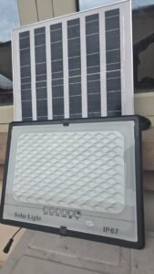 400W Solar Flood Light – Ultra Bright Solar-Powered Outdoor Floodlight with Remote Control (IP67)